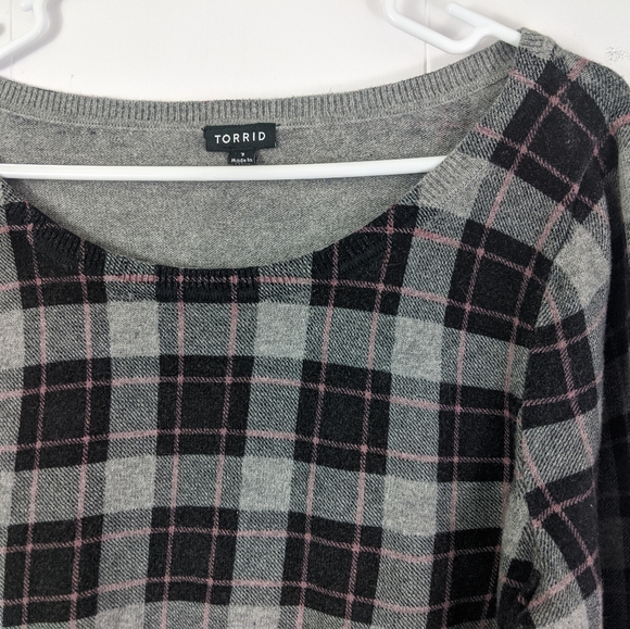 ❌ SOLD / Torrid plaid knit 2fer pullover - Picture 2 of 3